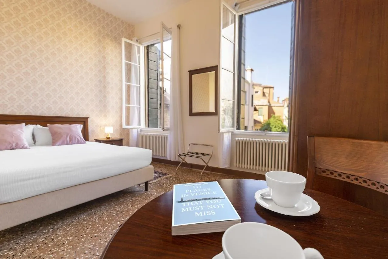 Residenza Centopietre - Dorsoduro By Wonderful Italy Венеция 0*,  Италия